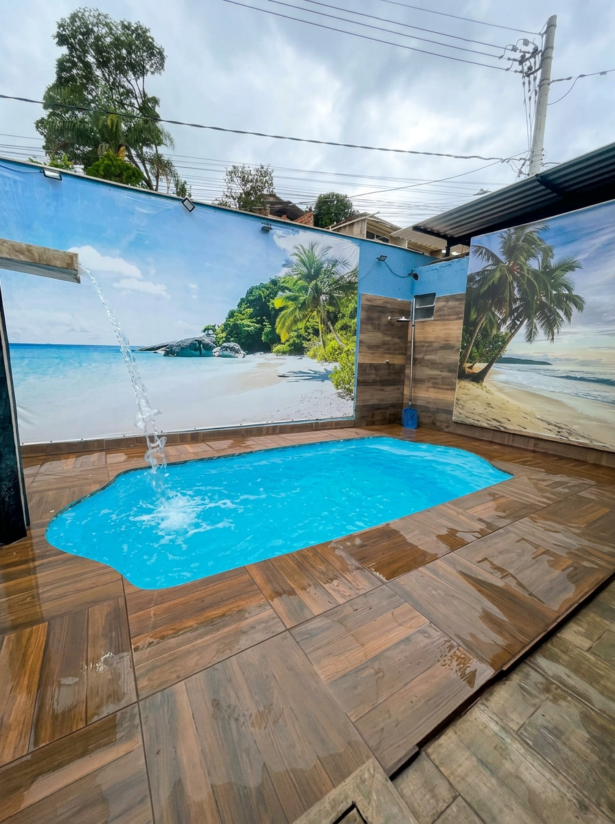 Piscina do Espaço Family com cascata iluminada